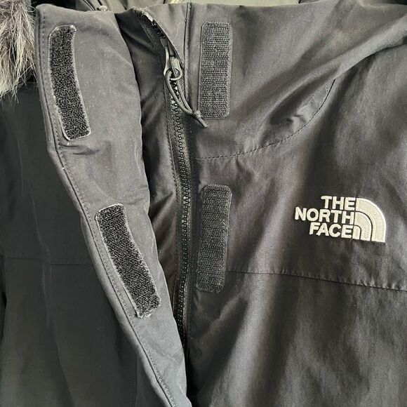 The North Face Women’s Parka Black - Picture 6 of 16
